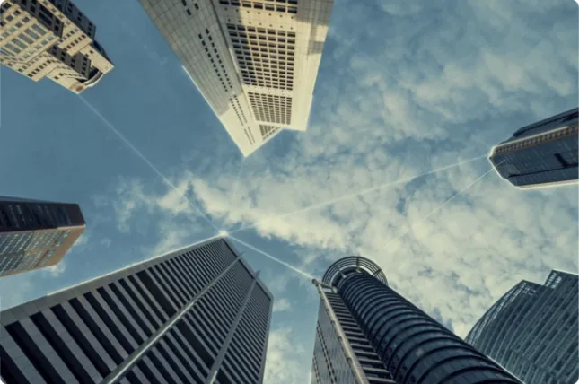 edificios-en-color-sepia-pespectiva-al-cielo.png