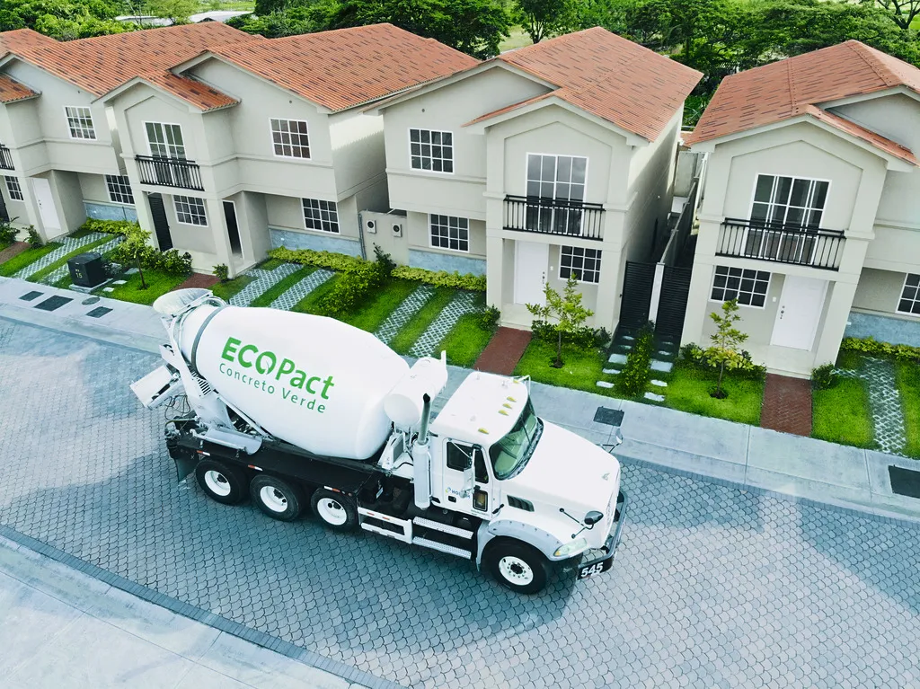 camión de concreto ecopact en residencia